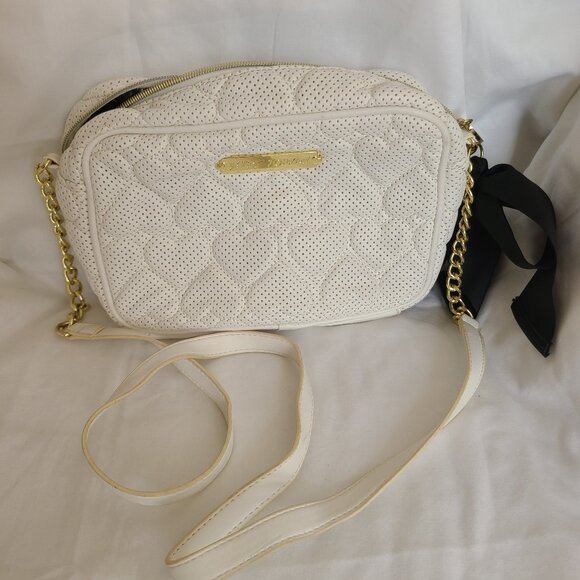 Betsey Johnson Cream Heart Gold Chain Purse - Picture 1 of 7